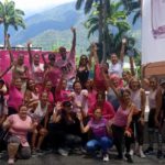 FOTO-Gold’s Gym realizó actividad especial en apoyo a la lucha contra cáncer de mama