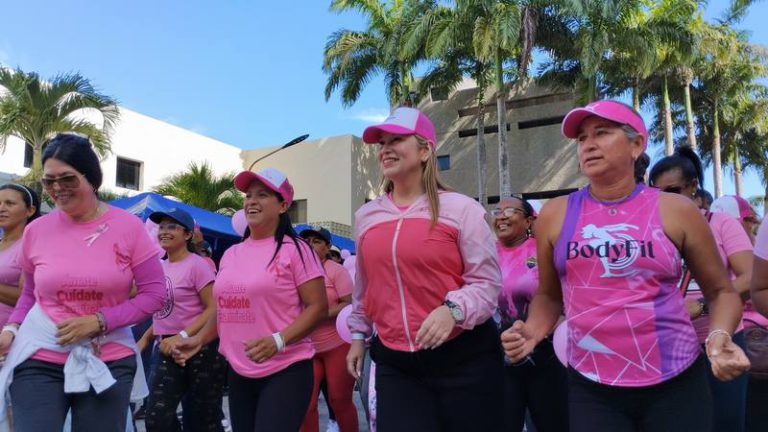 Foto 2. Unidos por la Vida Gobierno regional culmina el mes rosa con actividades recreativas para las mujeres