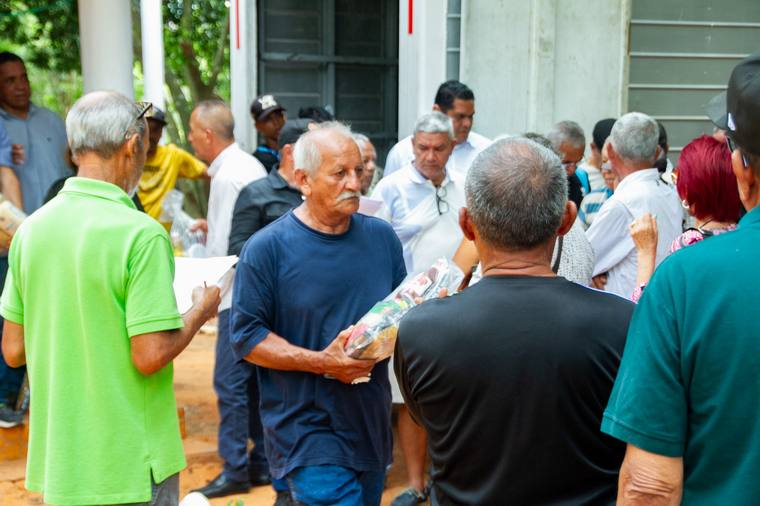 Foto 6 Gobierno regional benefició a jubilados y familiares de Reserva Activa de la GNB