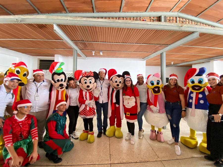 Foto 4 Iamene lleva el espíritu navideño a los niños de las Casas de Abrigo en Nueva Esparta