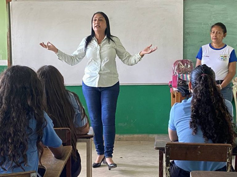 FOTO 1 Dirección de Educación reitera el llamado a clases en la entidad insular