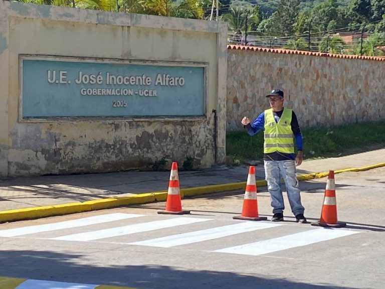 Foto 1 Invitrane refuerza seguridad vial en la zona escolar del sector Atamo Sur