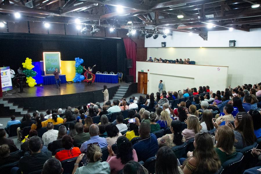 Foto 10 Gobierno de Morel Rodríguez reconoce la dedicación y el compromiso de los docentes de Nueva Esparta