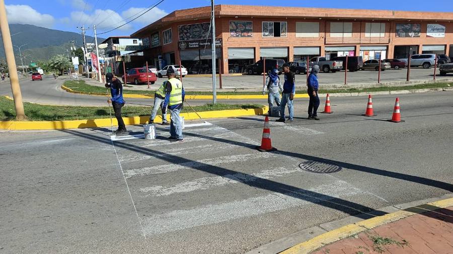 Foto 9 Gobierno regional optimiza la vialidad en Nueva Esparta con demarcación y mantenimiento de semáforos