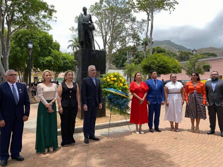 Foto 1 Ejecutivo Regional conmemoró los 215 años de la proclamación de la Independencia de Venezuela (1)