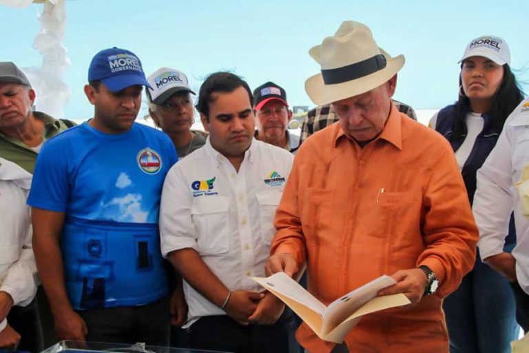 Foto 4 Morel Rodríguez y empresa privada impulsan la producción de sal marina en la isla de Coche