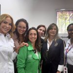 Katherynne Villarroel, Coordinadora de Responsabilidad Social de Digitel, Liliana Pertuz, Especialista de Responsabilidad Social de Digitel junto al equipo de Hogar Bambi