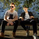 Alec y Joel presentan Bebé Dime su primer hit juntos Cuando la música cura y la amistad inspira