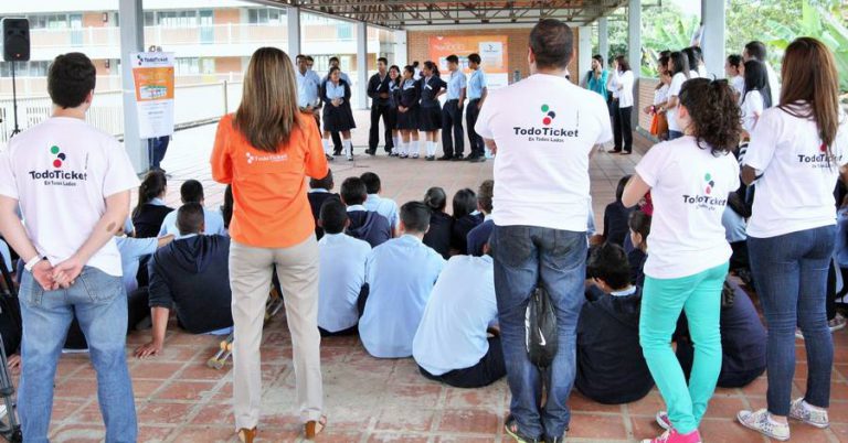 Todoticket reafirma su compromiso con 70 estudiantes de Mano Amiga