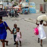 Miles de familias deben desplazarse a causa de la violencia de las pandillas en Puerto Príncipe, Haití