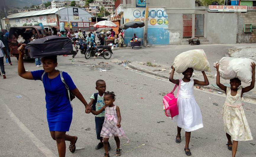Miles de familias deben desplazarse a causa de la violencia de las pandillas en Puerto Príncipe, Haití