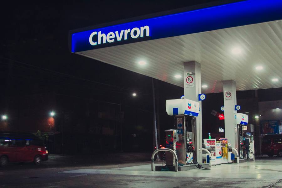 Chevron mantiene su liderazgo como una de las petroleras más sólidas del mundo gracias a su modelo integrado y robusta generación de flujo de caja
