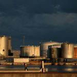 El petróleo se desploma tras el freno de Trump a ataques contra Irán