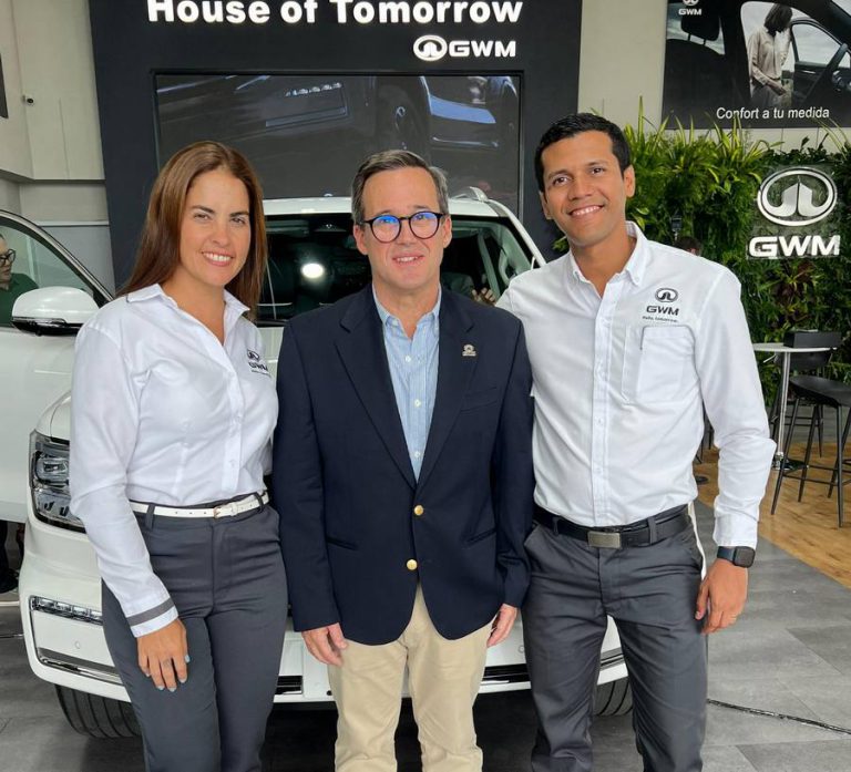 Foto Lanzamiento Tank 500 Hibrida