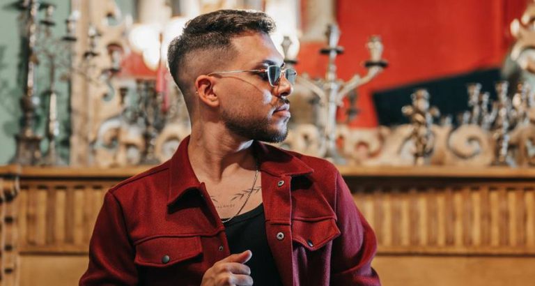 El-bachatero-espanol-Tony-Lozano-lanza-su-esperado-EP-Haciendolo-Romantico-Colombia-Music-Inc